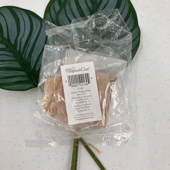 The Pampered Chef 2189 Silver Metal Square Name Card Holder Napkin Ring Set Of 2 - Picture 2 of 6